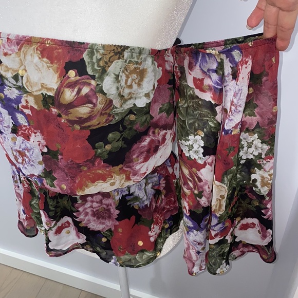 NWOT Strapless Flower Top - Picture 3 of 5